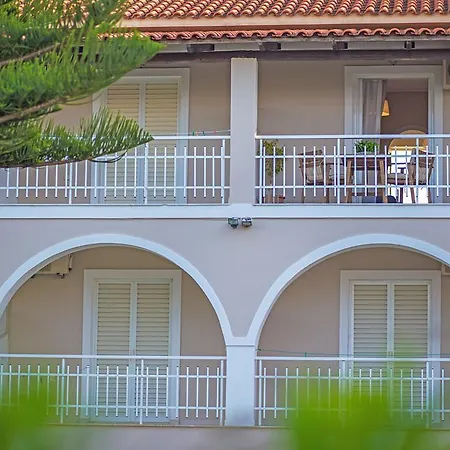 Kondarini's Sea View - Close To The Beach, By Zantewize