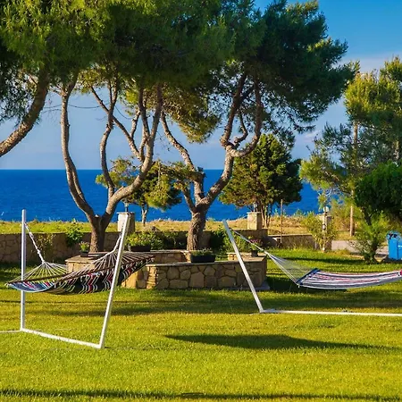 Kondarini's Sea View - Close To The Beach, By Zantewize