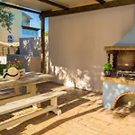 Kondarini's Sea View Studios