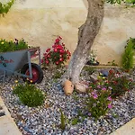 Kondarini's Sea View Studios شقة تسيليفي