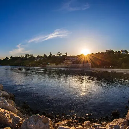 Апартаменты Kondarini's Sea View - Close To The Beach, By Zantewize *