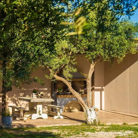 Kondarini's Sea View - Close To The Beach, By Zantewize